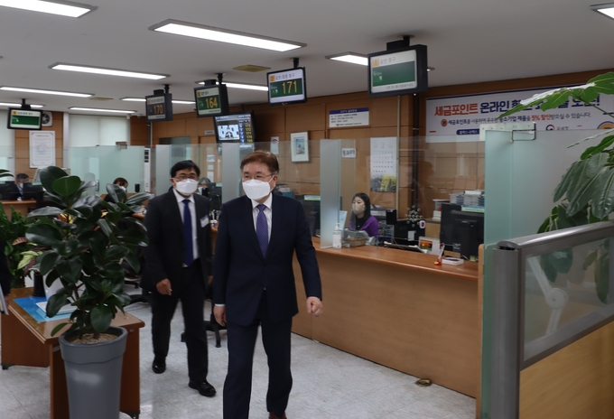 임성빈 서울지방국세청장, 양천세무서 법인세 신고현장 방문