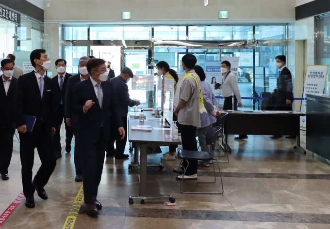 임성빈 서울지방국세청장 종합소득세 확정신고 성동세무서 방문모습
