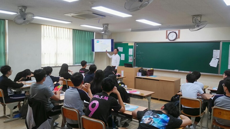 수업의 순서에 대하여 설명하고 있다.