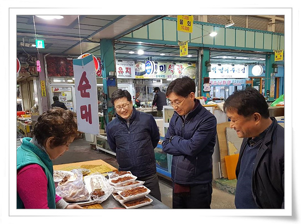 시장 안에서