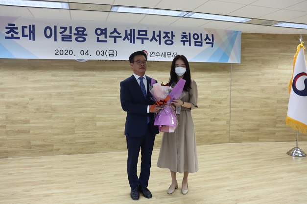 꽃다발 증정