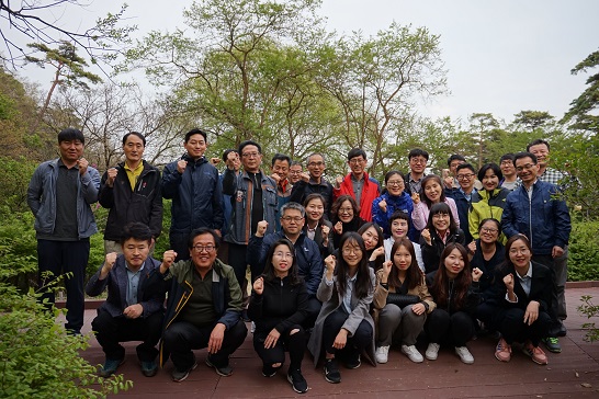 등산로 입구(단체사진)